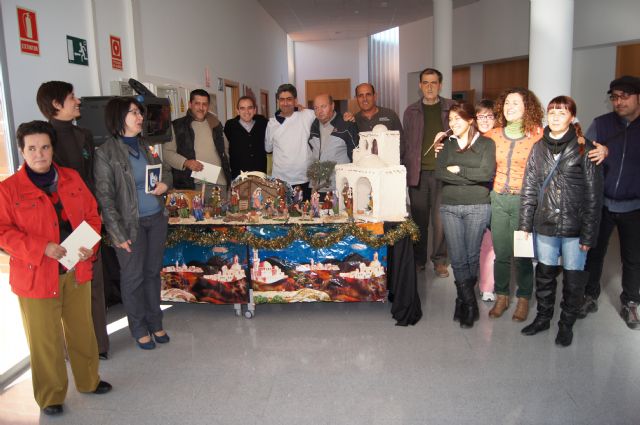 Autoridades municipales felicitan la navidad a los usuarios y profesores del Centro Ocupacional José Moyá  y los del Servicio de Apoyo Psicosocial, Foto 1