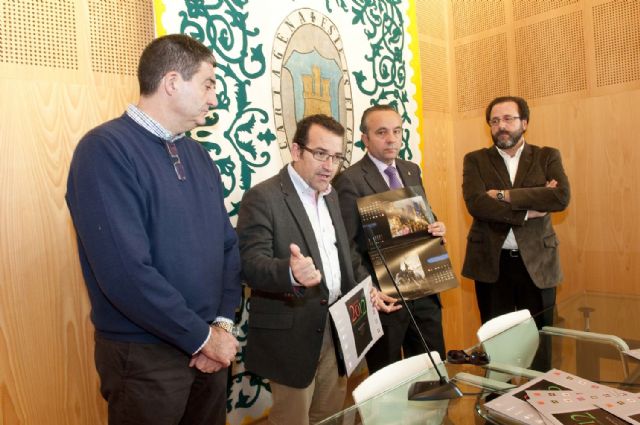 Los comerciantes del centro venden calendarios para ayudar a las familias lorquinas - 3, Foto 3