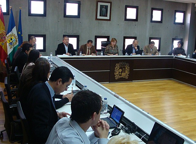 El Pleno aprueba el presupuesto para 2012 con una reducción del 6,8% en Gastos - 2, Foto 2