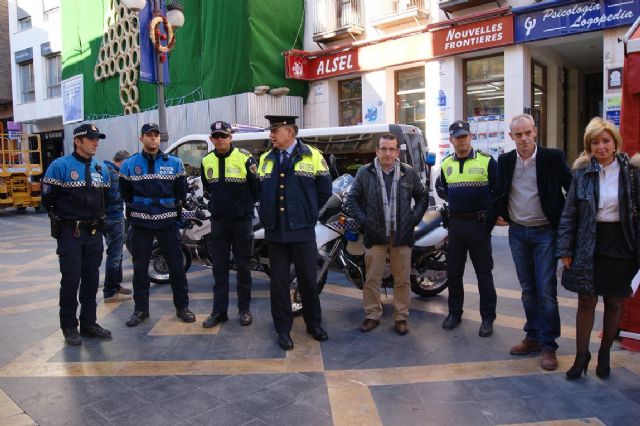 La Policía Local de Lorca aumenta su trato personalizado y cercano con los comerciantes para garantizar la seguridad durante la Navidad - 1, Foto 1