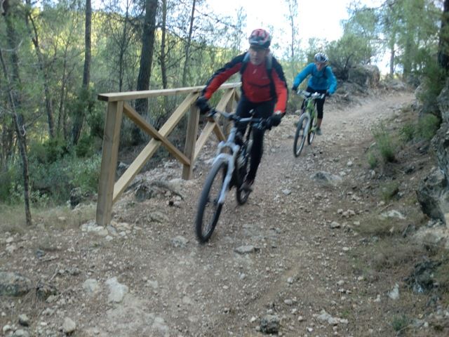 Cerca de una veintena de ciclistas participaron en la ruta en bicicleta de montaña desarrollada por la senda del Agua, Foto 2