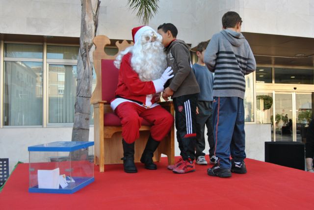 Papá Noel recibe a decenas de niños en San Javier y Santiago de la Ribera - 1, Foto 1