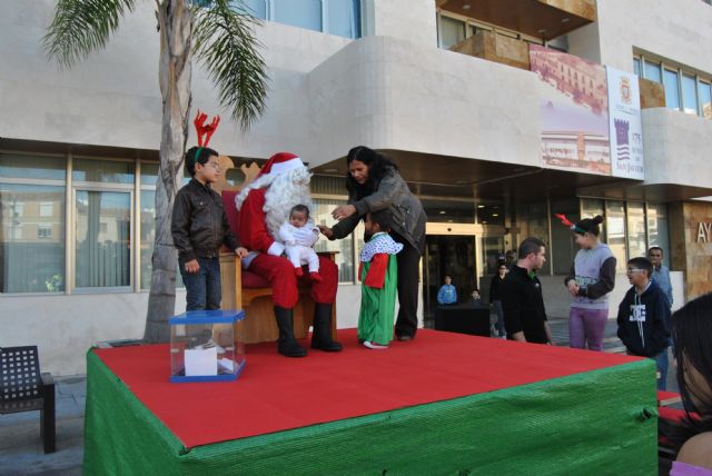 Papá Noel recibe a decenas de niños en San Javier y Santiago de la Ribera - 2, Foto 2