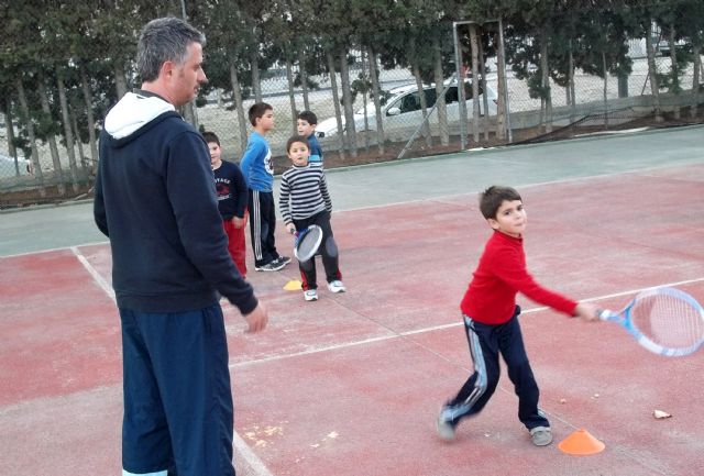 La Escuela Municipal de Tenis de Lorquí celebra la Navidad con una sesión especial - 2, Foto 2
