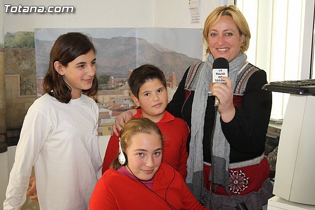 Un grupo de niños visitaron Onda Local, Foto 4