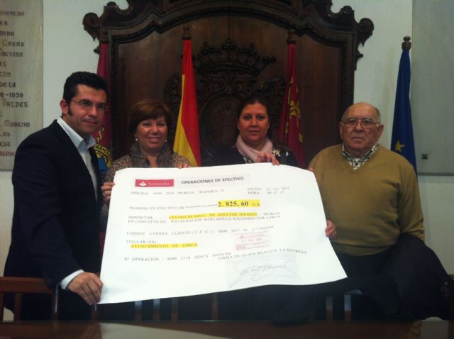 El Centro de Educación de Adultos Infante de Murcia entrega a la Mesa Solidaria una donación de más de 2.800 euros - 1, Foto 1