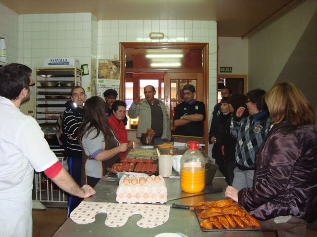 Los Usuarios del Servicio de Apoyo Psicosocial conocen cómo se llevan a cabo los dulces navideños, Foto 3