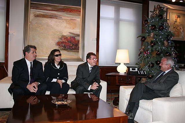 El presidente de la Comunidad recibe al director general de la ONCE en España - 1, Foto 1