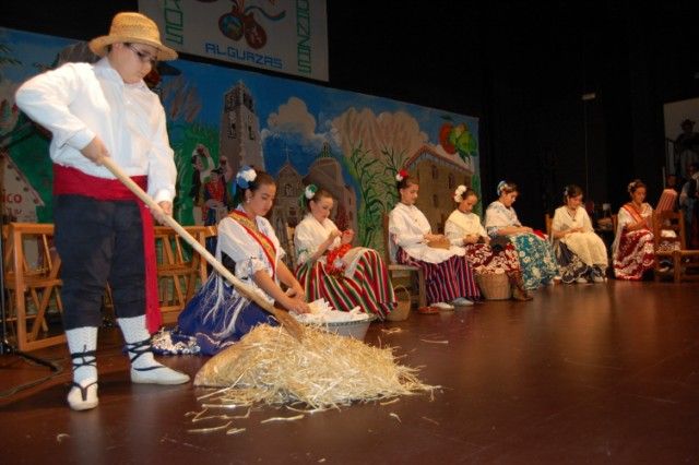 El grupo de Coros y Danzas El Molinico narra las tradiciones de la huerta murciana - 2, Foto 2