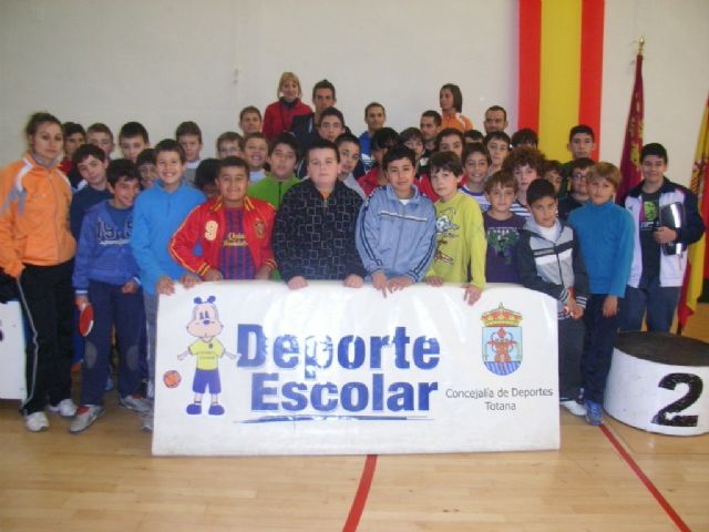 Más de treinta escolares participaron en el Torneo de Tenis de Mesa de Deporte Escolar, Foto 1