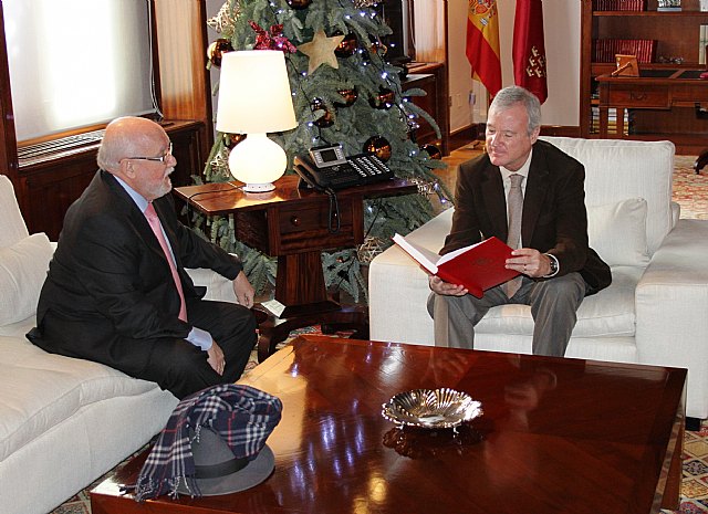 El presidente de la Comunidad recibe la memoria anual de la Fiscalía - 1, Foto 1