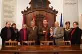 La Asociación Plaza del Calvario de Torrevieja colabora con la ciudad de Lorca donando 1.200 euros y una imagen de San Emigdio, protector contra los terremotos