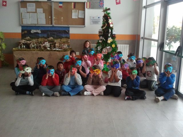 Los alumnos del colegio José Antonio decoran su árbol de Navidad a la española - 3, Foto 3