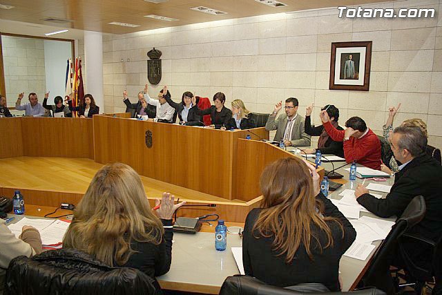 El pleno del ayuntamiento aprueba, por unanimidad y de forma histórica, el establecimiento definitivo del modelo de ciudad y ordenación territorial, Foto 1