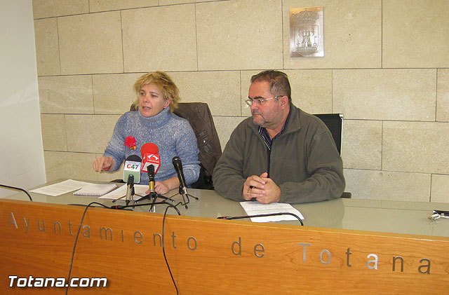 Rueda de prensa IU-verdes Totana. Valoración del pleno ordinario diciembre 2011, Foto 1