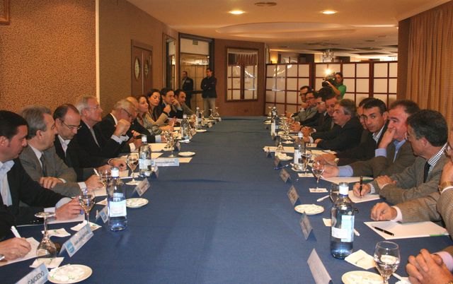 Valcárcel afirma que no podemos permitir que la agricultura española se vaya al traste por una decisión política equivocada - 1, Foto 1