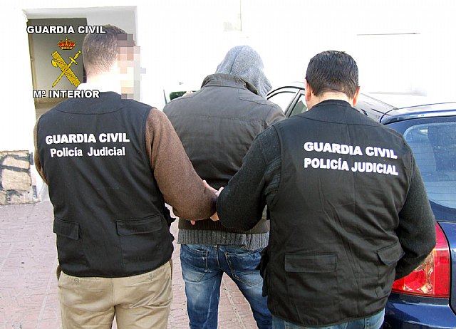 Detenidas dos personas por estafar a una empresa a travs de la facturacin de piezas del almacn de mantenimiento, Foto 1