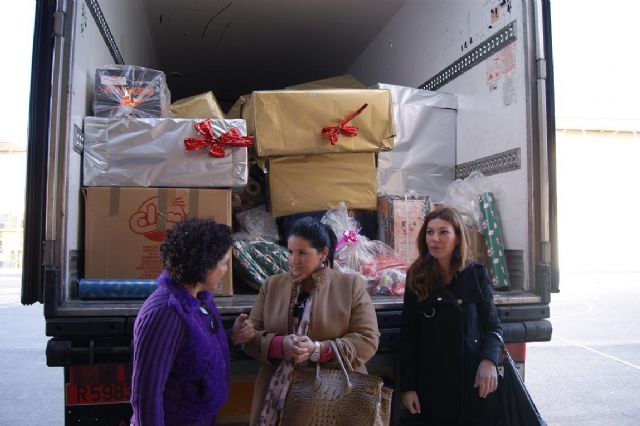 El grupo Intereconomía aporta a los Reyes Magos 5.000 regalos para que los repartan entre los menores de Lorca - 1, Foto 1