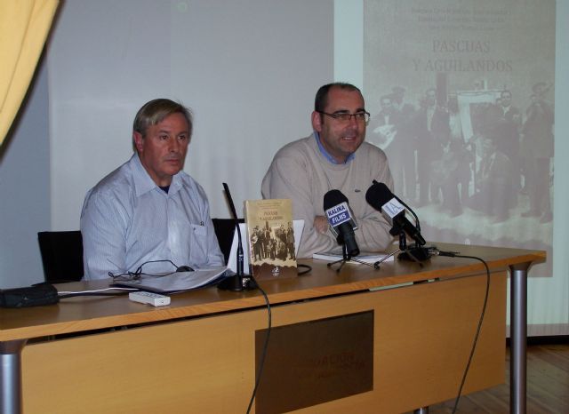 Joaquín Gris presenta en Águilas el libro 'Pascuas y Aguilandos' - 1, Foto 1