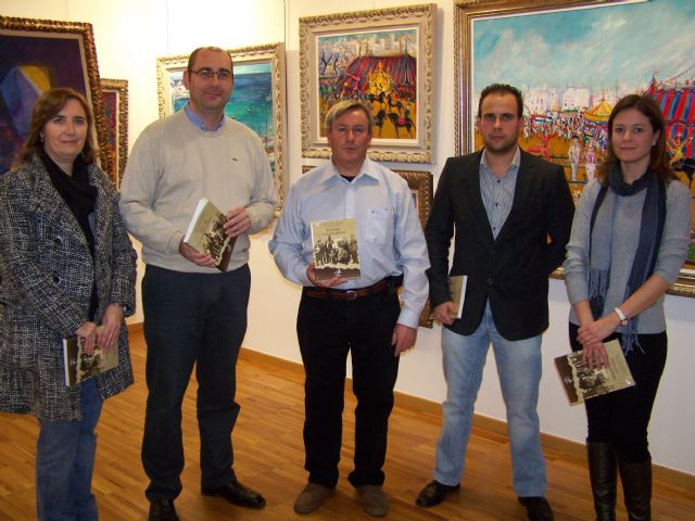 Joaquín Gris presenta en Águilas el libro 'Pascuas y Aguilandos' - 2, Foto 2