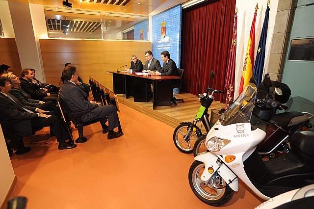 La Comunidad impulsa la movilidad sostenible y certificará el consumo de más de 7.000 motos eléctricas, que utilizan energía fotovoltaica - 2, Foto 2