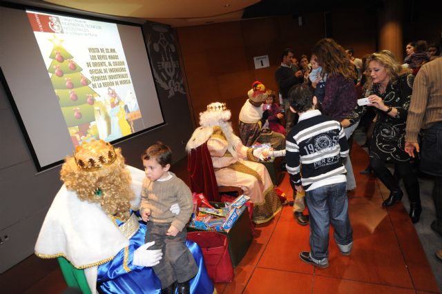 Sus Majestades los Reyes Magos visitan las sedes de los ingenieros Industriales en Murcia y Cartagena - 3, Foto 3