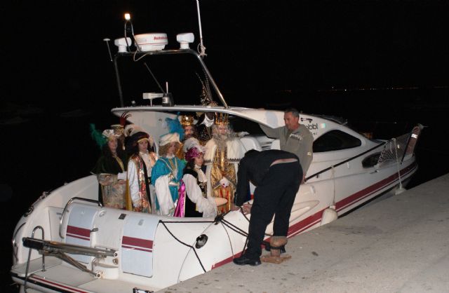 Los Reyes Magos desembarcan en San Pedro del Pinatar acompañados de más de 200 personas - 1, Foto 1