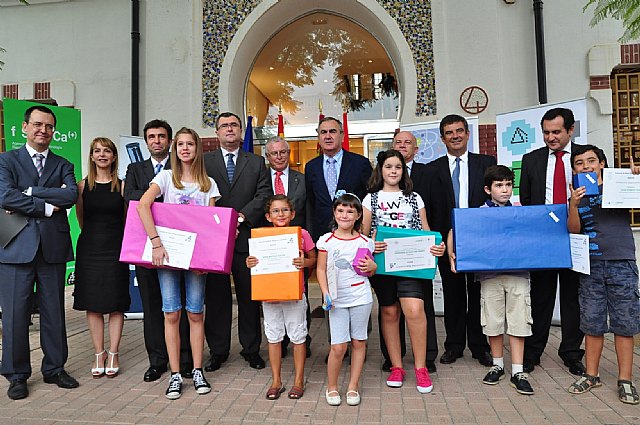 La Consejería de Universidades recibe más de 700 dibujos de escolares para participar en el concurso ´Dibuja a un Investigad@r´ - 1, Foto 1