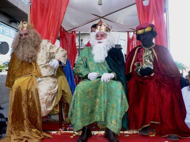 Los Reyes Magos reparten alegra entre los ms pequeños, Foto 1
