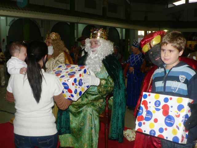 Los Reyes Magos reparten alegra entre los ms pequeños, Foto 3