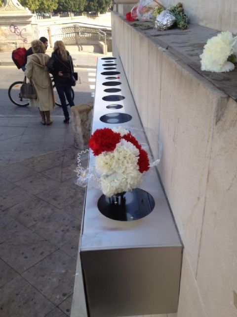 El Ayuntamiento repone la jardinera robada para las ofrendas florales a la Virgen de los Peligros - 2, Foto 2