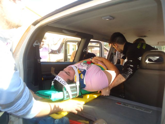 Los voluntarios de Protección Civil de Totana amplían sus conocimientos sanitarios con prácticas sobre accidentes de tráfico con víctimas, Foto 4