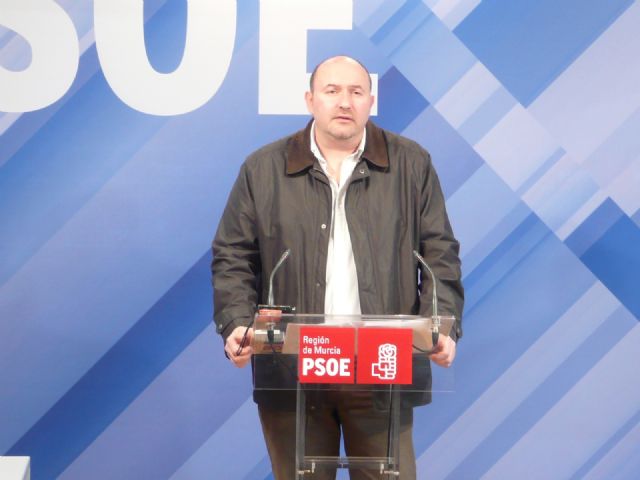 El PSOE de Los Alcázares denuncia la forma en que se ha despedido a 11 trabajadores de la empresa municipal del agua, Aqualia - 1, Foto 1