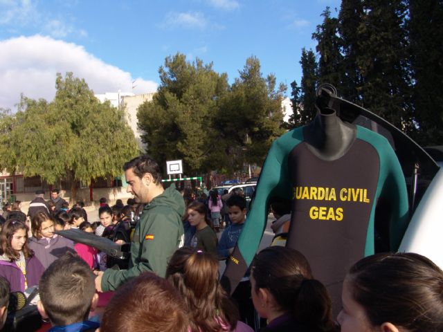 La Guardia Civil realiza una exhibición en el Colegio Público Artero de Bullas - 2, Foto 2
