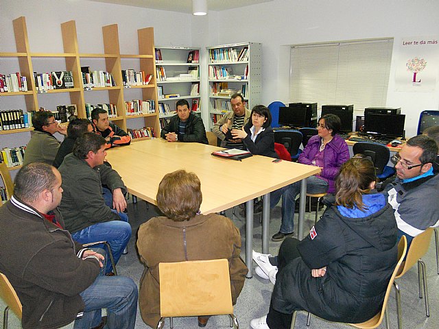 La alcaldesa se reúne con los vecinos del Paretón para informar sobre las propuestas del PGMO con relación a la pedanía, Foto 1