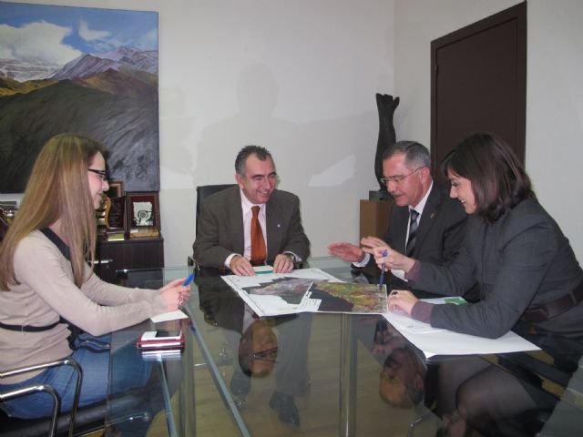 El alcalde de Águilas y la edil de Urbanismo se reunen en Murcia con el Consejero de Presidencia - 1, Foto 1