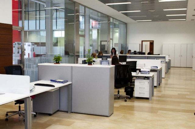 Suanzes confía en llegar a un acuerdo con los sindicatos para aplicar la ampliación de jornada a los funcionarios - 1, Foto 1