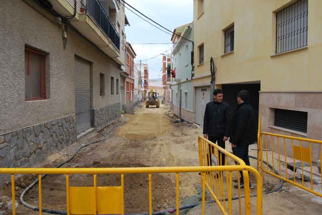 La calle Valeros, incluida en el POS de 2011, est siendo mejorada lo que provocar un corte de agua el prximo martes, Foto 1