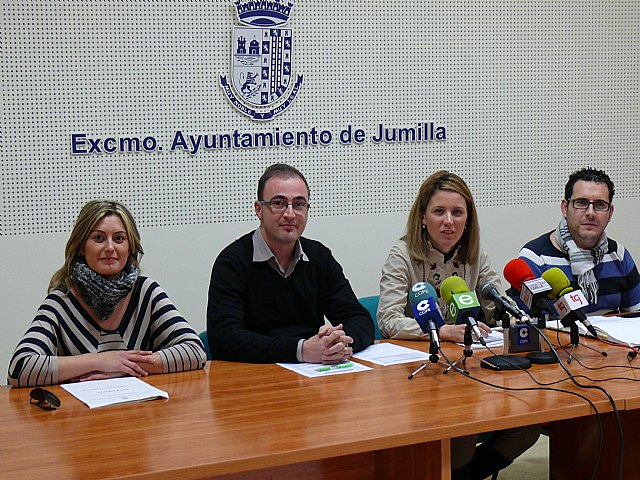 Los concejales de deportes y servicios, sanidad y emergencias, seguridad ciudadana y el de juventud y nuevas tecnologías, han dado a conocer las grandes líneas de sus áreas en los presupuestos 2012 - 1, Foto 1