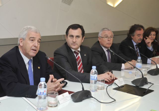 La Universidad de Murcia programa actividades para fomentar los hábitos saludables en los ancianos - 1, Foto 1