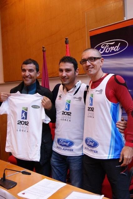 El deportista lorquino Rubén Soriano correrá 12 maratones durante este año para difundir la situación del municipio tras los terremotos - 2, Foto 2