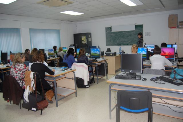 Prosigue en Las Torres de Cotillas tras las Navidades el curso de gestión de salarios y seguros sociales para desempleados - 1, Foto 1