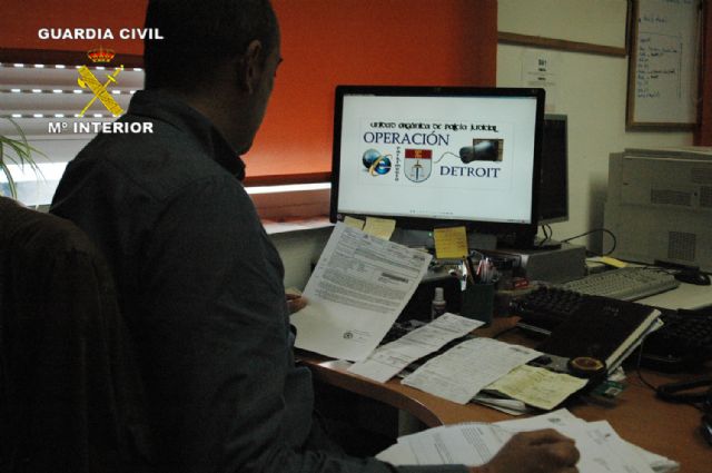 La Guardia Civil desarticula una red internacional de estafadores que utilizaban el phishing - 3, Foto 3