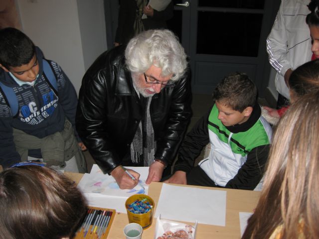 Más de 150 alumnos de Mula participan en talleres de pintura infantil impartidos por Cristóbal Gabarrón - 3, Foto 3