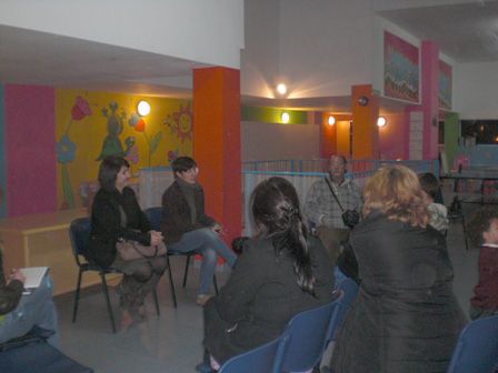 The Totana Mayor and City Council Social Care meet with tenants of public advocacy in the area "El Parral", Foto 1