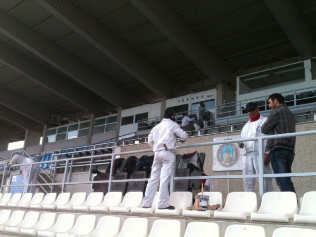 El Ayuntamiento inició el pasado lunes un plan especial de actuación en el estadio Artés Carrasco - 1, Foto 1