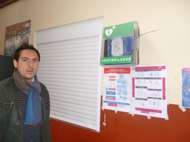 Blanca protege a sus ciudadanos con la instalación de un desfibrilador móvil en el Polideportivo Municipal - 1, Foto 1
