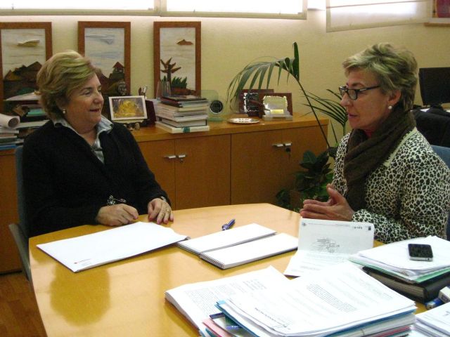 La nueva presidenta de la Junta Local de Cruz Roja visita a la concejal de Bienestar Social y Sanidad - 1, Foto 1