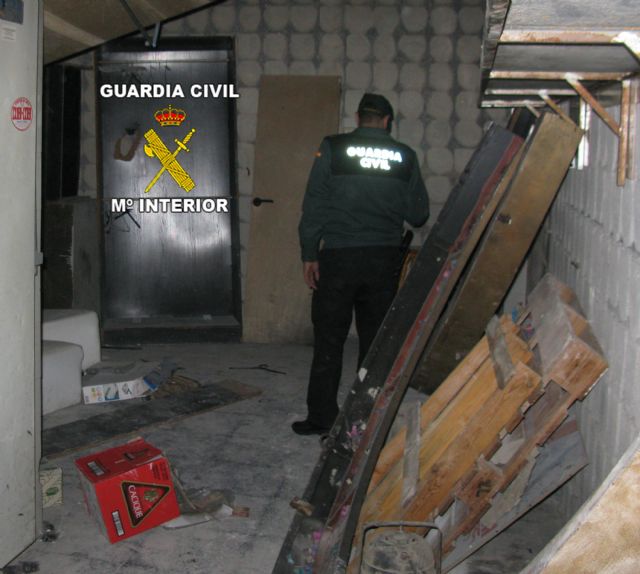 La Guardia Civil detiene a los secuestradores de cuatro ladrones que robaban en su local, en Santomera - 1, Foto 1