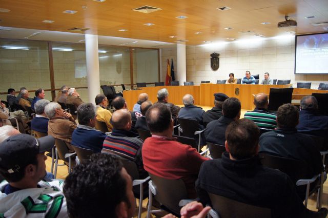 Más de setenta personas asisten a la charla informativa sobre el Picudo Rojo - 3, Foto 3